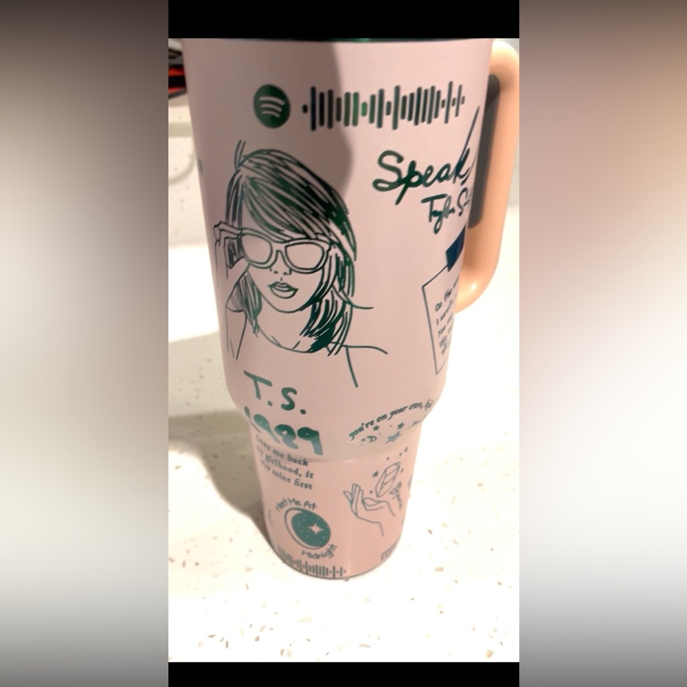 SWIFTIE TUMBLER 40 oz Brand New
